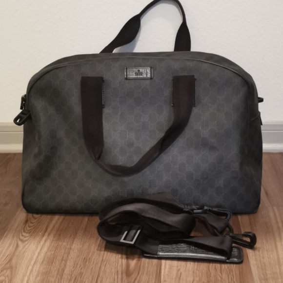 Authentic Gucci Duffle bag with strap - Picture 2 of 5